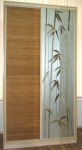 Шкаф-купе с бамбуковыми дверями